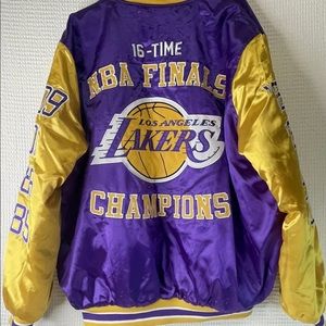Los Angeles Lakers 16-Time NBA Champions Buttons Satin Jacket by GIII Sports XL